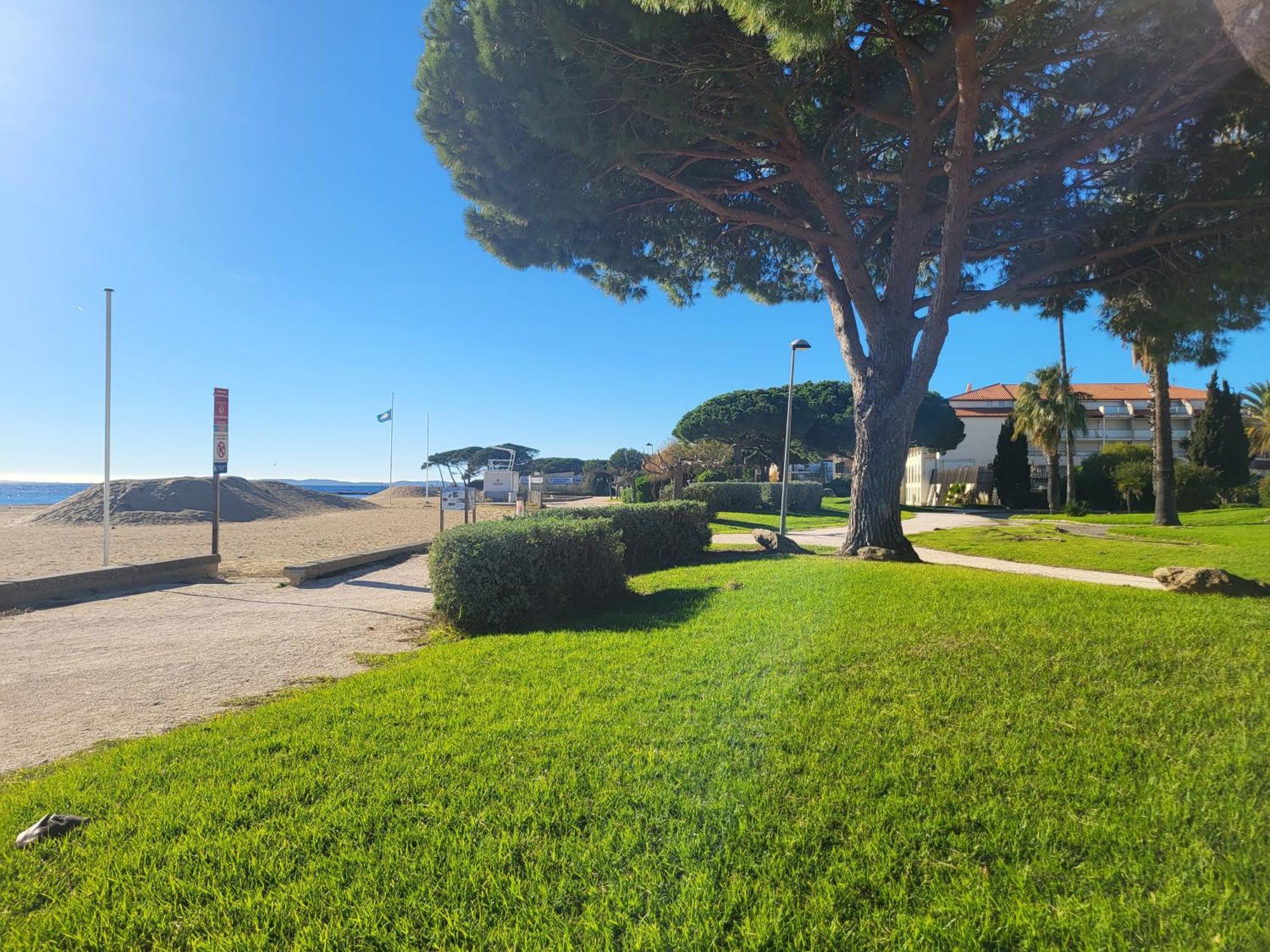 Mazet Climatise Rdj Plages Parking Wifi Gratuit La Londe-les-Maures Exterior foto